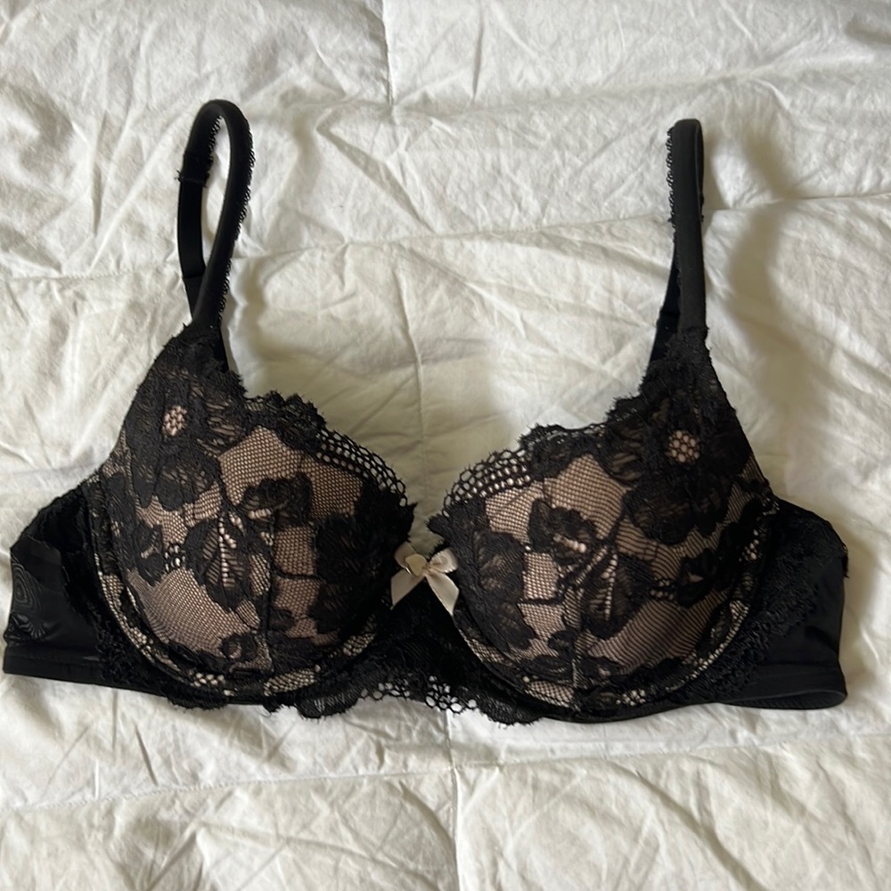 Victoria’s Secret Body by Victoria, lined Demi bra Size 34 B New